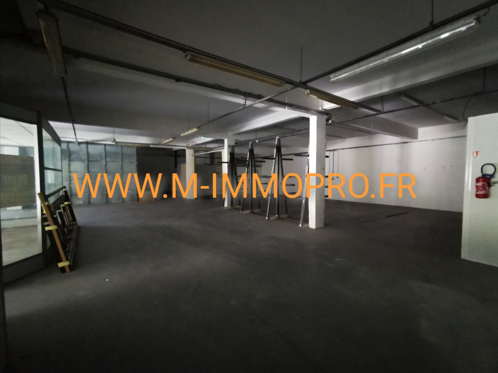 Image_1, Entrepot, Saint-Laurent-du-Var, ref :213