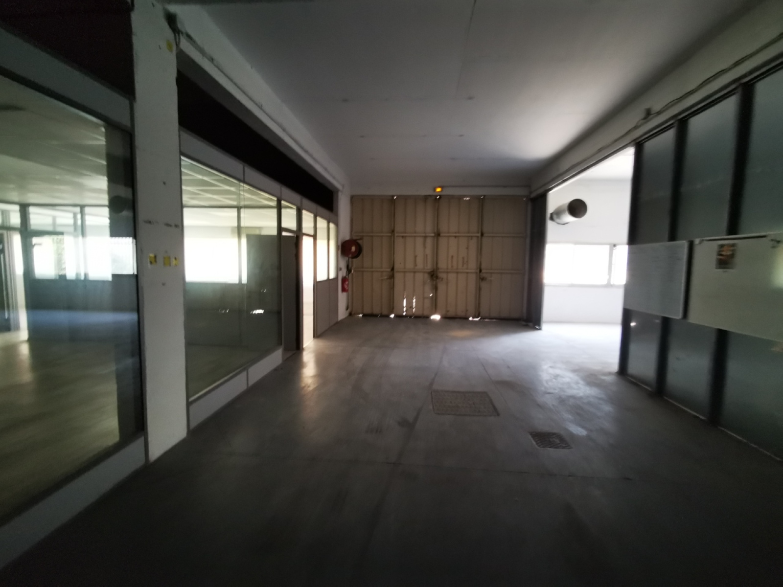 Image_3, Entrepot, Saint-Laurent-du-Var, ref :213