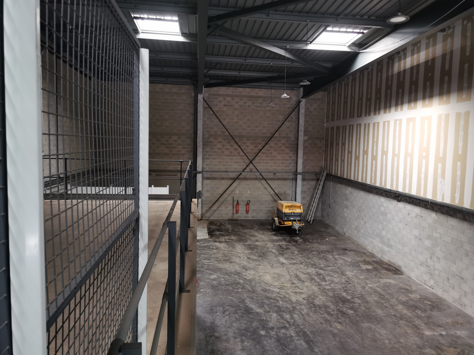 Image_3, Local d'activite, Fréjus, ref :908