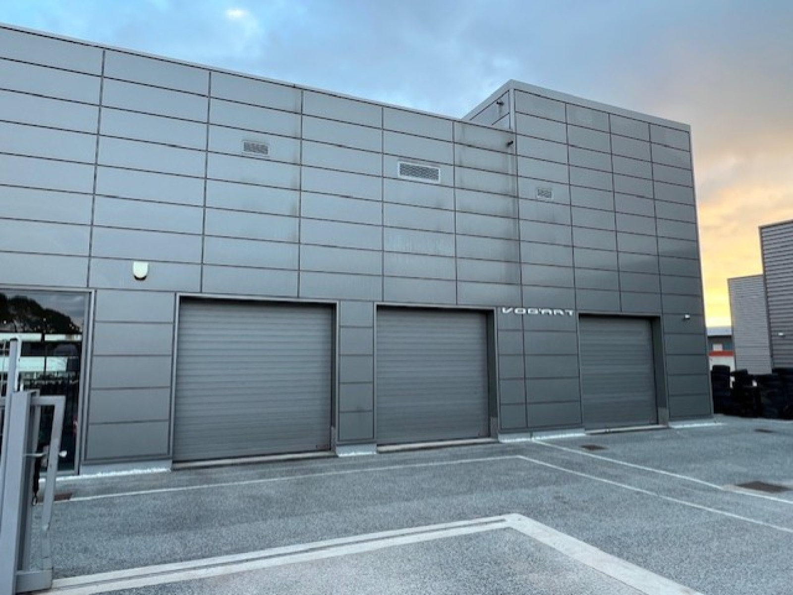 Image_2, Local d'activite, Fréjus, ref :1052