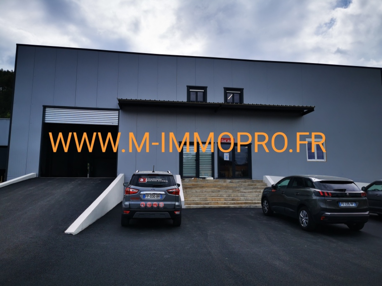Location immobilier professionnel Trans en Provence Bâtiment neuf de