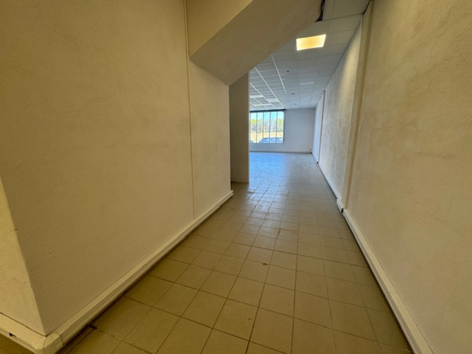 Image_4, Local d'activite, Saint-Cannat, ref :947