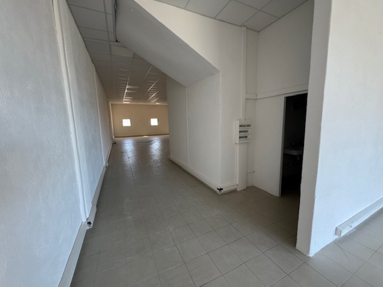 Image_6, Local d'activite, Saint-Cannat, ref :947