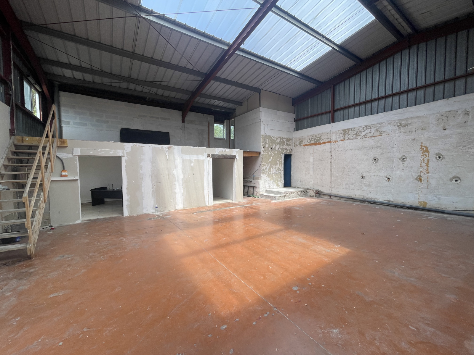 Image_1, Local d'activite, Fréjus, ref :895