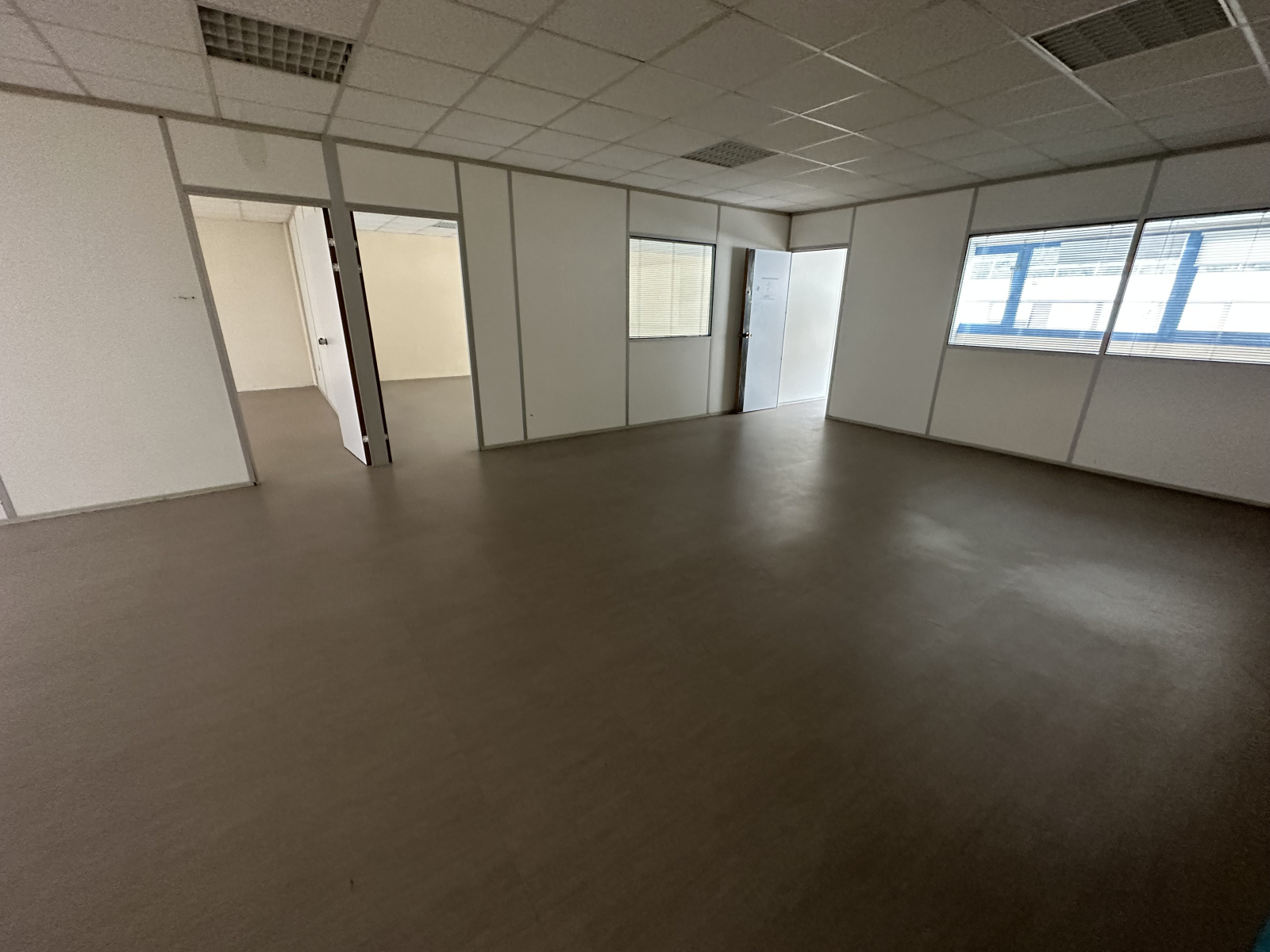 Image_1, Bureaux, Carros, ref :618