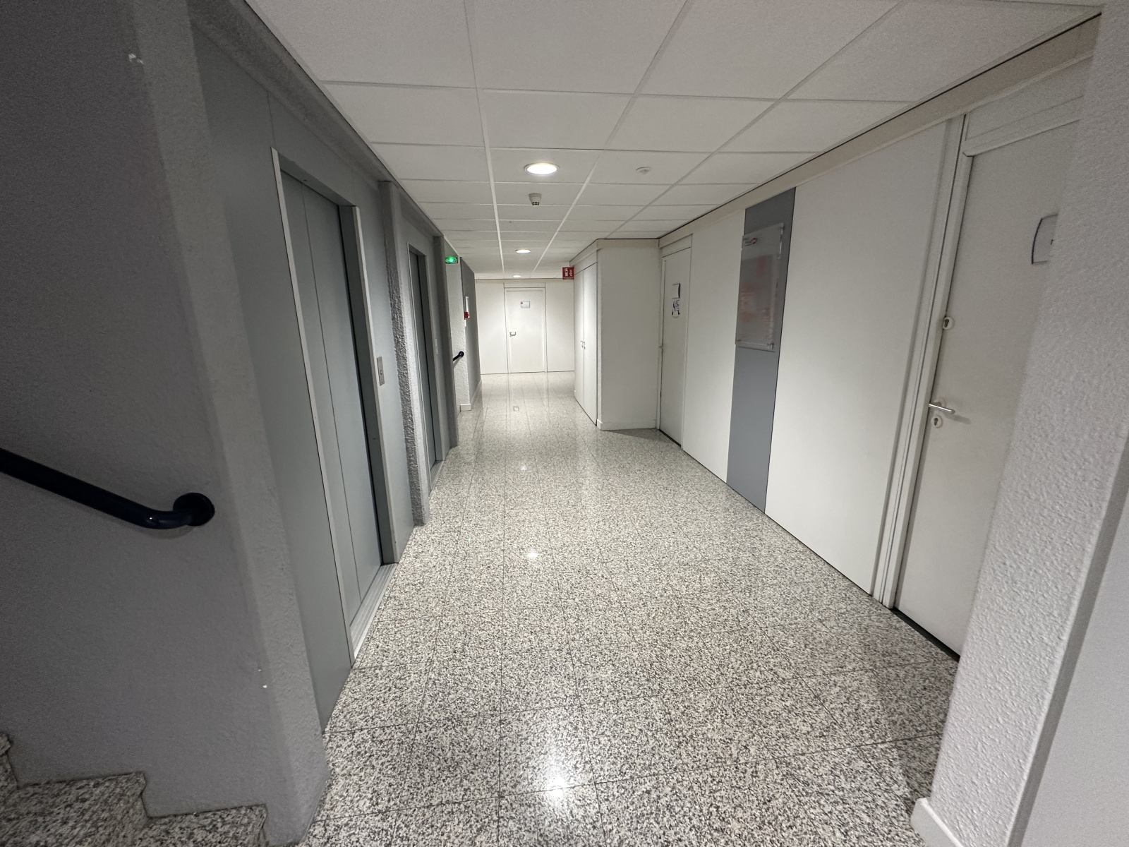 Image_7, Bureaux, Carros, ref :618