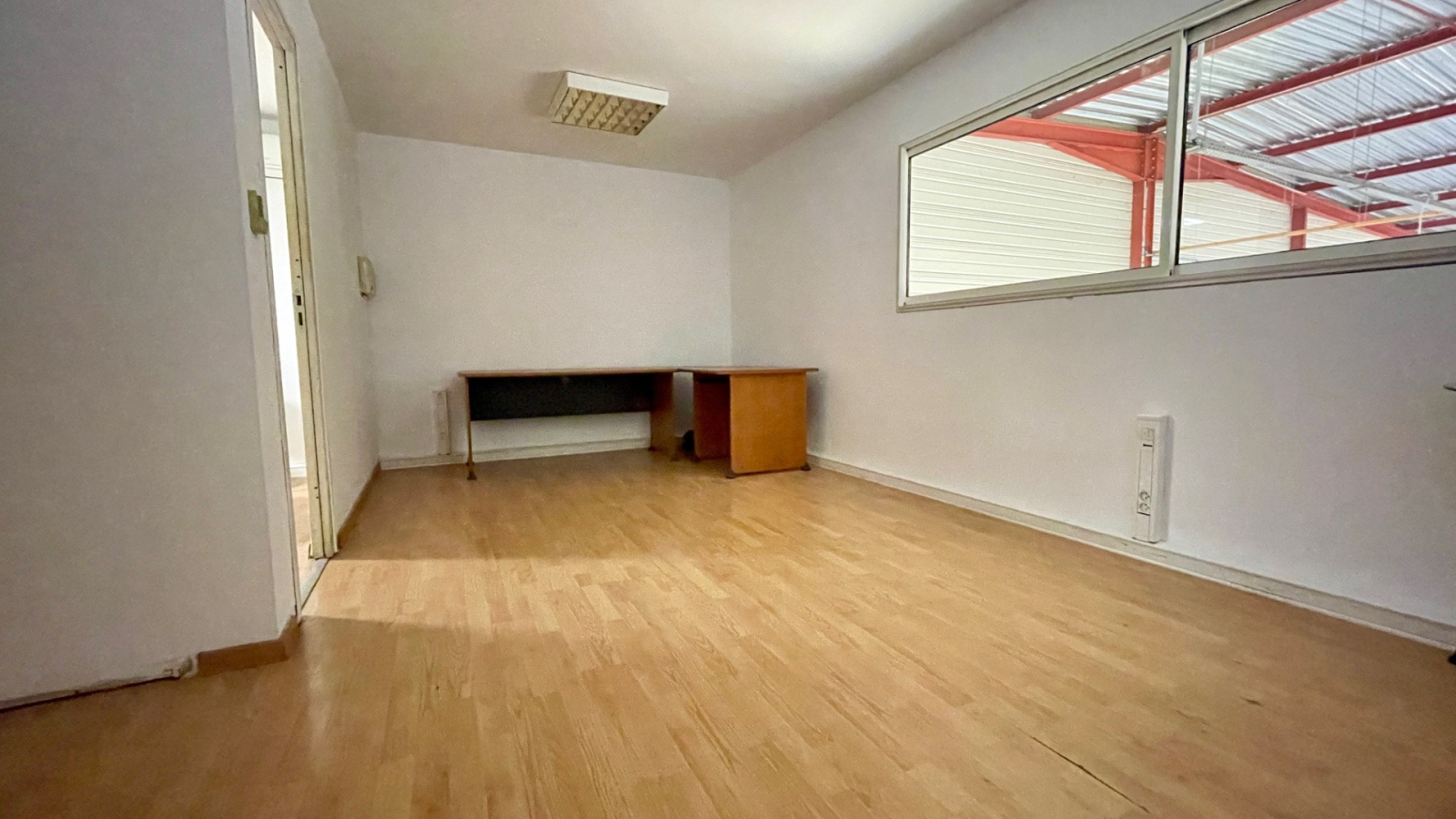 Image_9, Local d'activite, Le Muy, ref :936